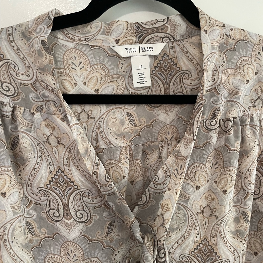 White House Black Market Beige Paisley Tie-Neck Blouse - Picture 4 of 9